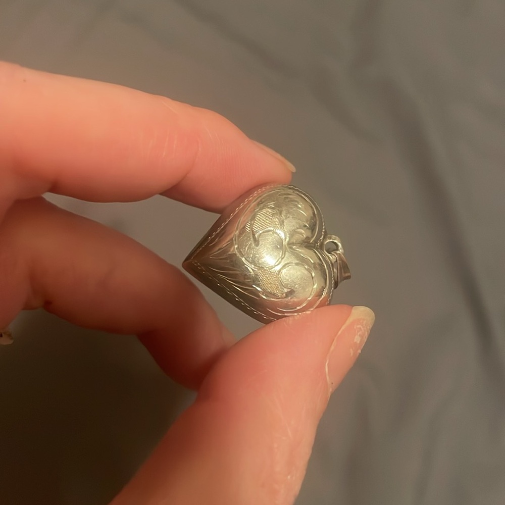 925 stamped Sterling  Heart pendant EUC